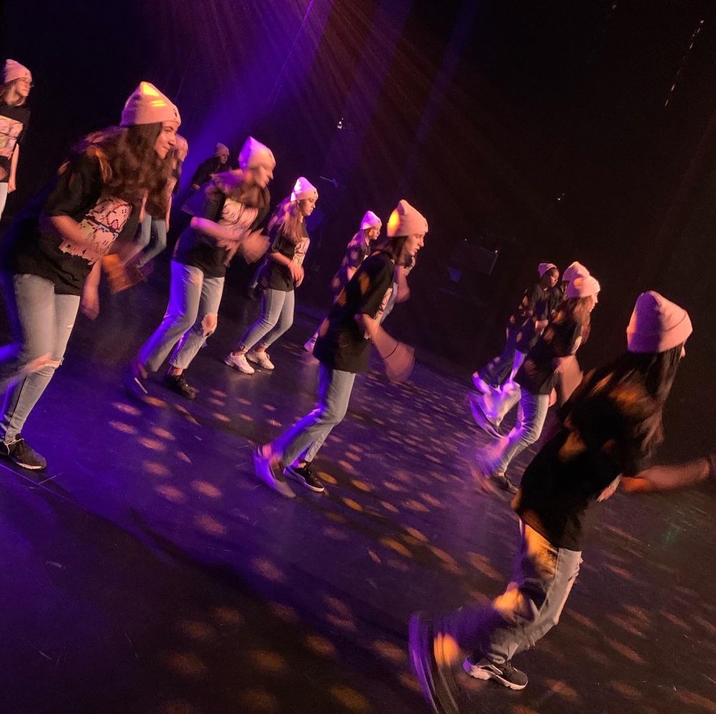 Photo 28 &ndash; élèves de l'école de danse