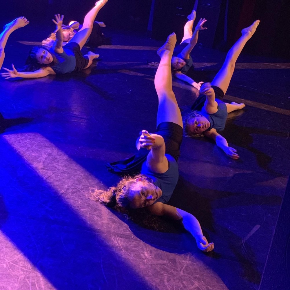 Photo 14 &ndash; élèves de l'école de danse