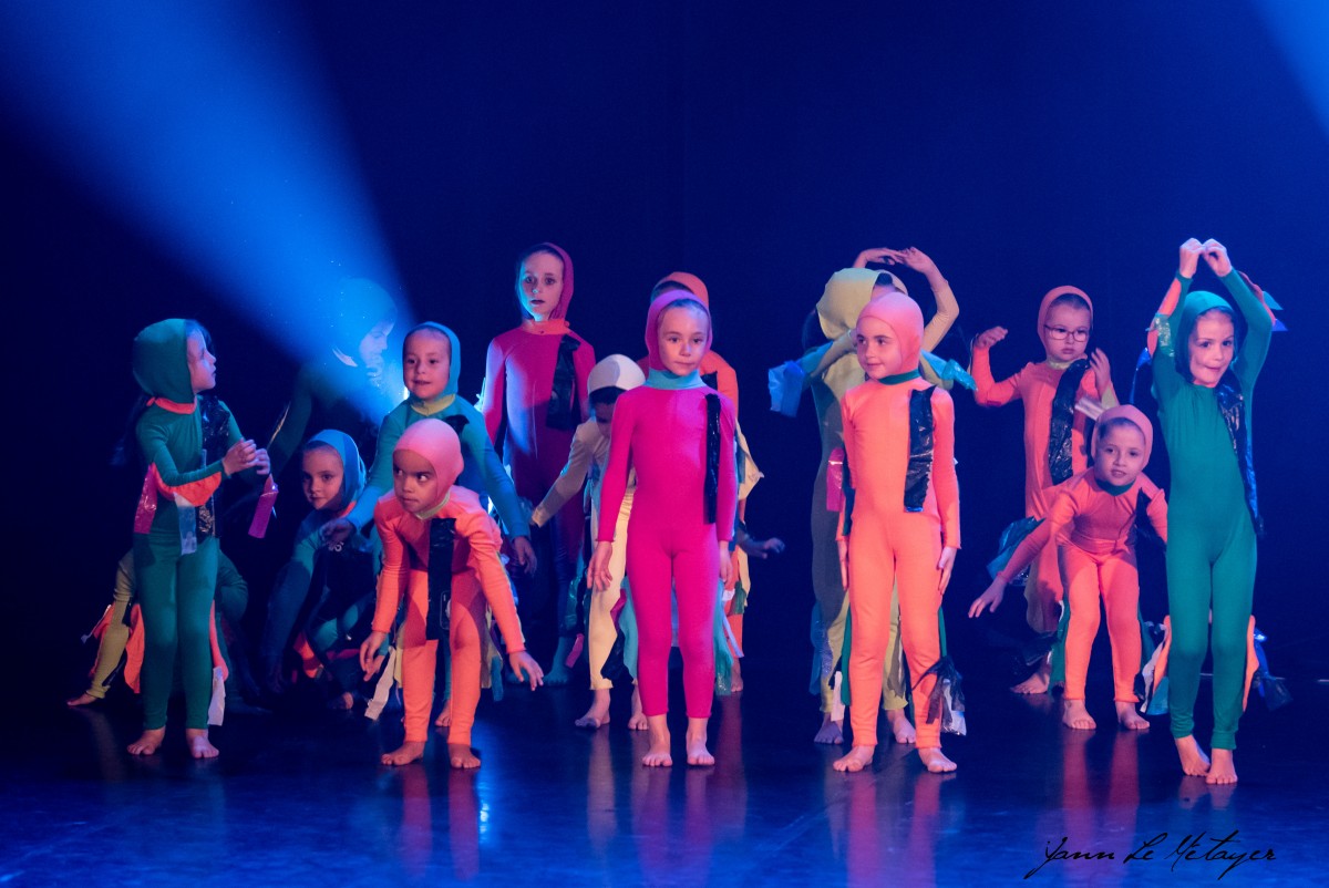 Photo 40 &ndash; élèves de l'école de danse