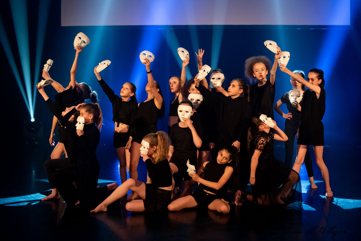 Photo 38 &ndash; élèves de l'école de danse