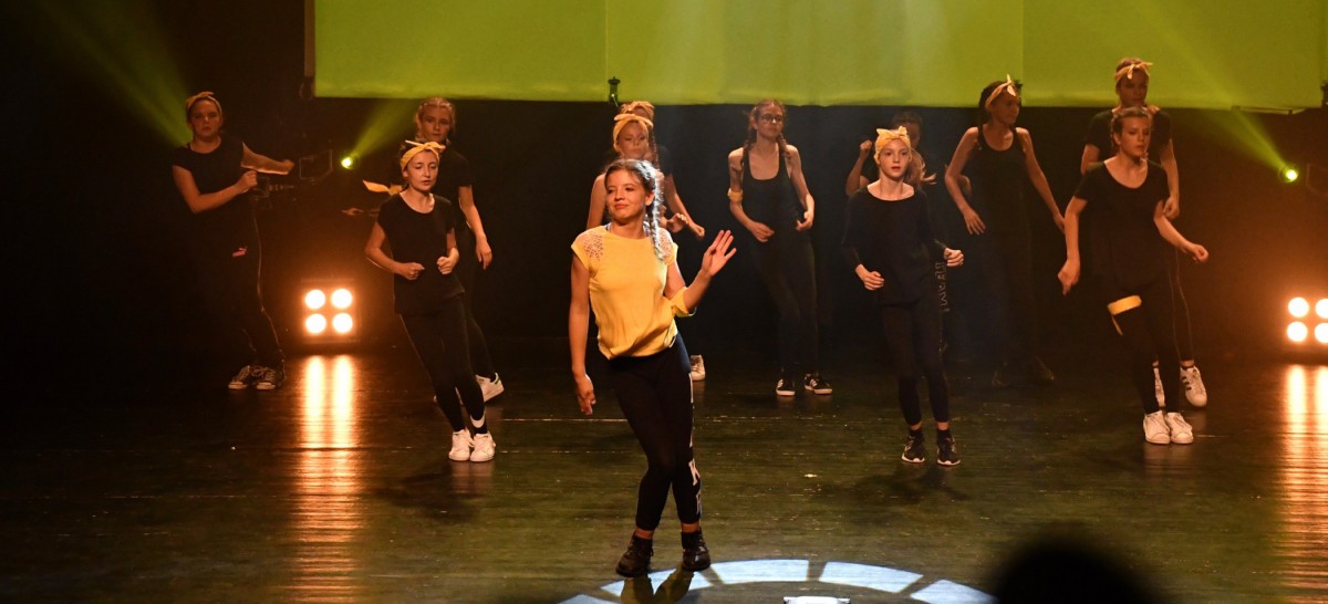 Photo 59 &ndash; élèves de l'école de danse