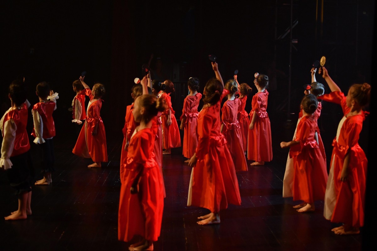 Photo 60 &ndash; élèves de l'école de danse