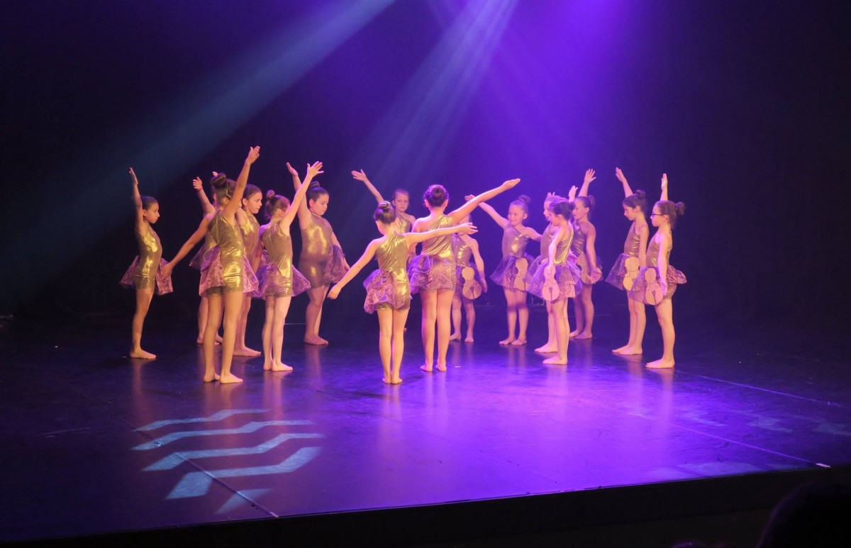 Photo 48 &ndash; élèves de l'école de danse