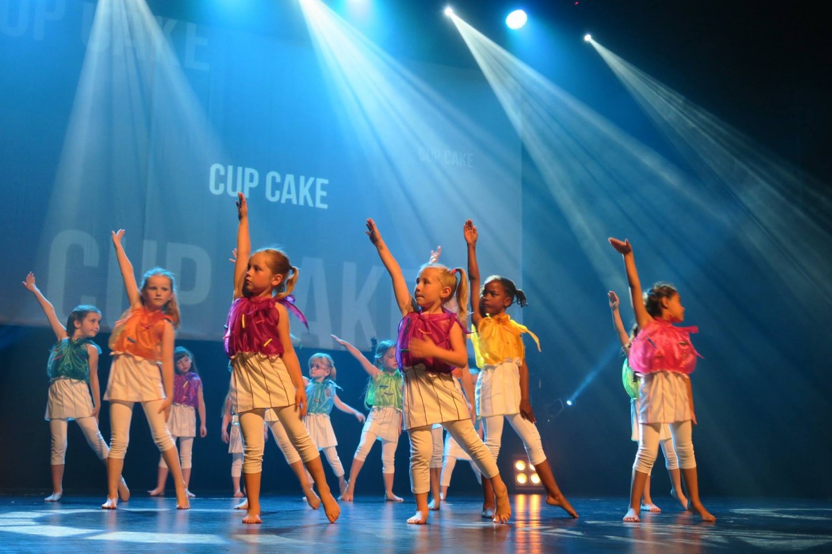 Photo 67 &ndash; élèves de l'école de danse