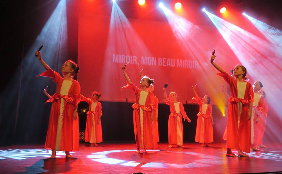 Photo 64 &ndash; élèves de l'école de danse