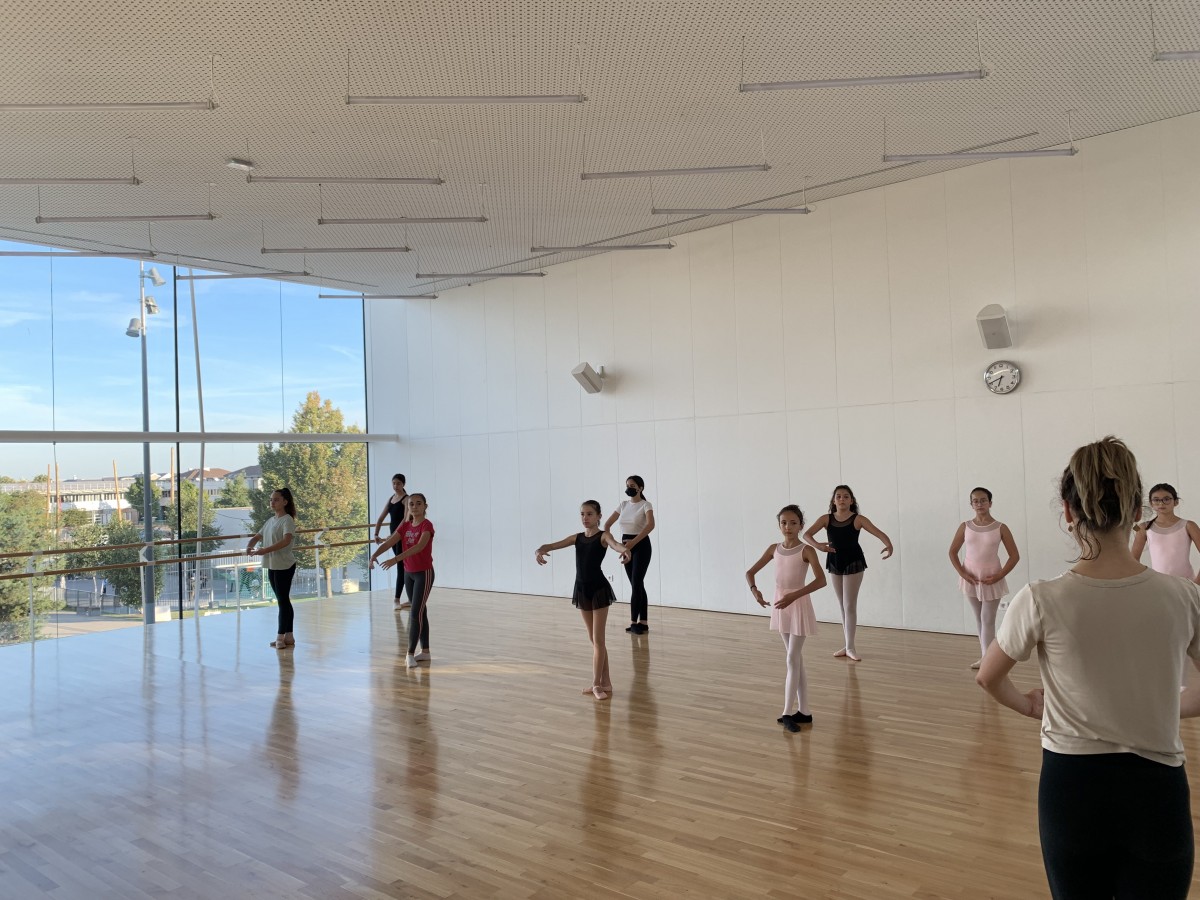 Photo 2 &ndash; élèves de l'école de danse