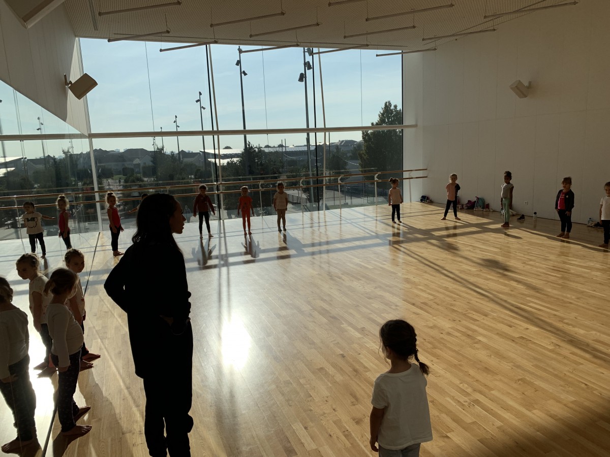 Photo 6 &ndash; élèves de l'école de danse
