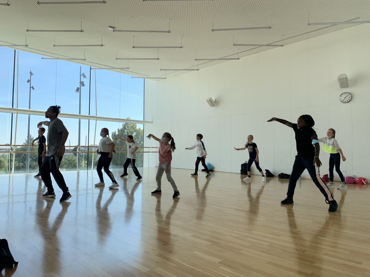 Photo 3 &ndash; élèves de l'école de danse