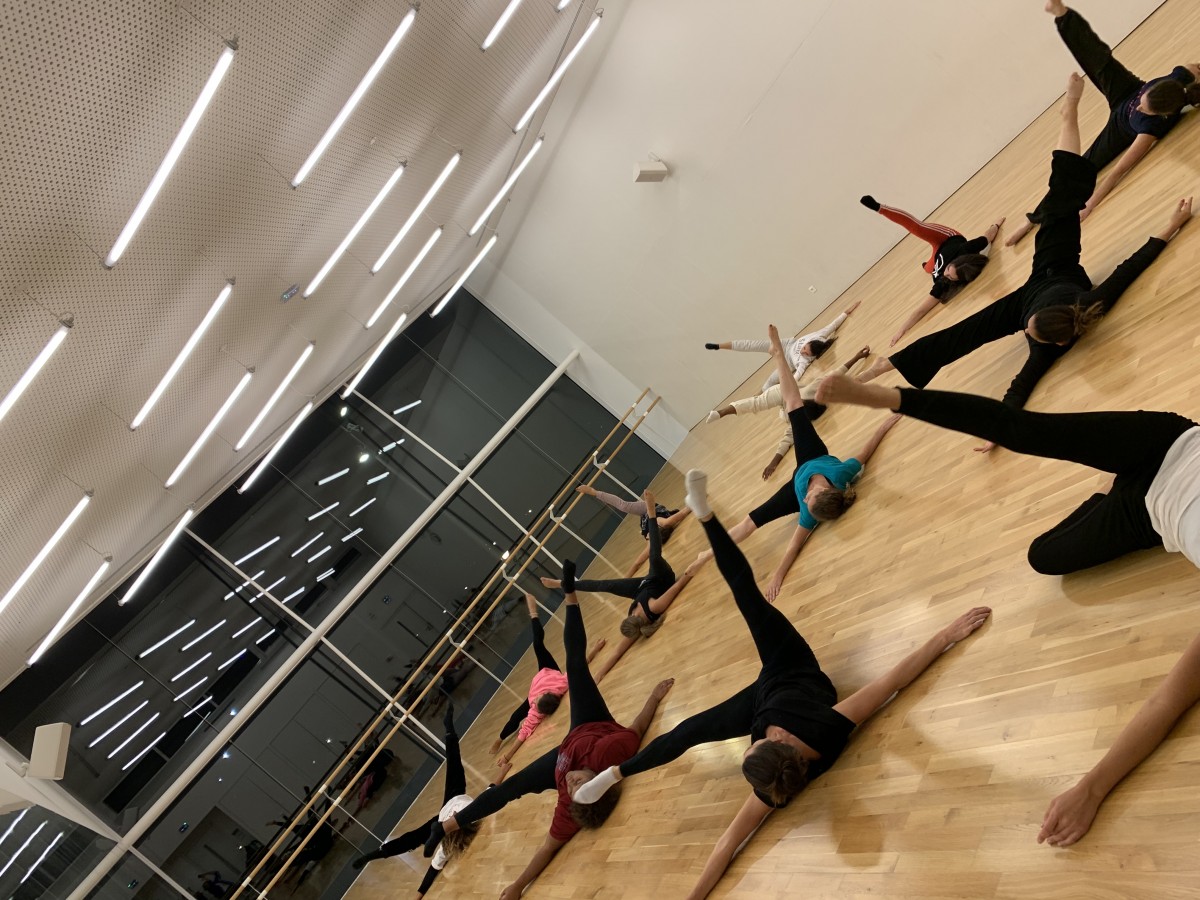 Photo 7 &ndash; élèves de l'école de danse