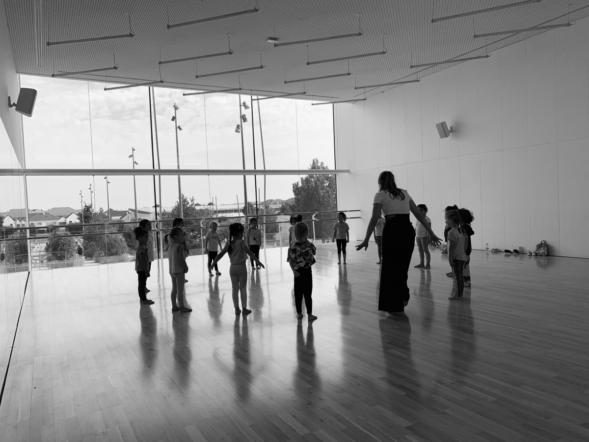 Photo 35 &ndash; élèves de l'école de danse